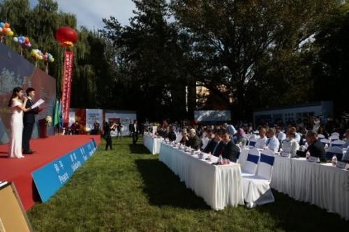 和平与梦想的交响 梦之蓝·徐悲鸿文化艺术酒绽放第八届和苑和平节